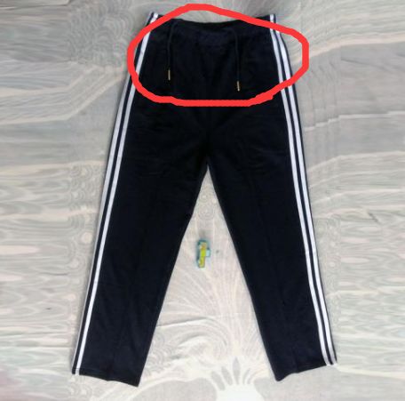 嚇哭！6歲男孩被夾斷手指 罪魁禍?zhǔn)拙故切７? oldsrc=
