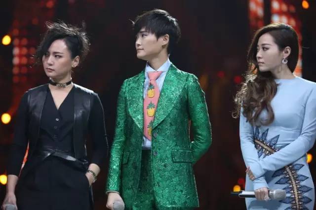 李宇春、周筆暢、張靚穎湖南臺(tái)跨年晚會(huì)同框