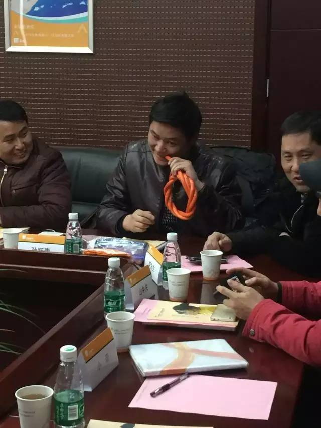 小編想問(wèn)一下咬膠管的孫老師，優(yōu)質(zhì)膠管的口感如何呢？
