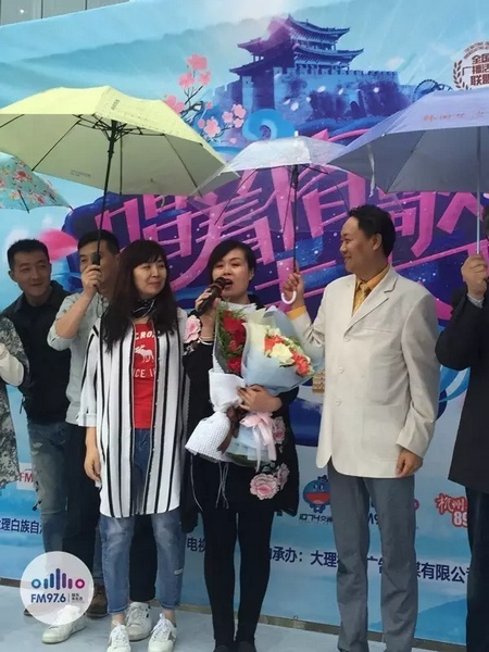海波瞞著妻子，請(qǐng)來(lái)妻子的家人，耿梅驚喜感動(dòng)，喜極而泣~