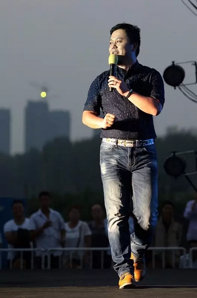 莫非此刻是在向前走還是向后移？