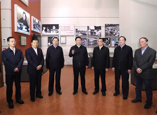 年11月29日，新一屆中共中央政治局常委到國家博物館參觀《復興之路》展覽時