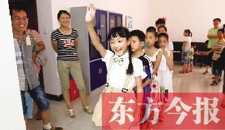 成長訓(xùn)練營面試在東方今報(bào)發(fā)行中心舉行。圖為面試現(xiàn)場(chǎng)
