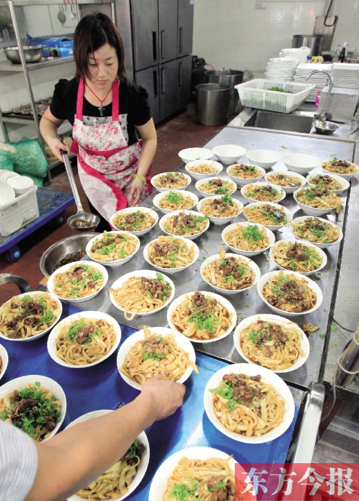 450碗面，是井小敏表達心意的途徑