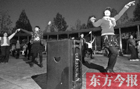 做到既讓跳舞的人有地方，又不影響他人休息，這才是化解矛盾的根本出路