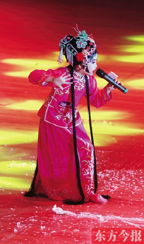 11月16日，《非常6+1》河南區(qū)總決賽現(xiàn)場(chǎng)，入圍選手們上演了一場(chǎng)精彩的比賽