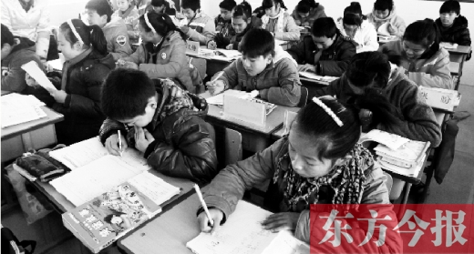 一所學(xué)校的學(xué)生們在上課中。鄭州、新鄉(xiāng)成為國家中小學(xué)教育質(zhì)量綜合評價(jià)改革實(shí)驗(yàn)區(qū)