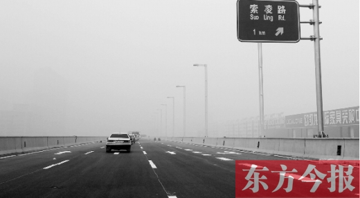 昨天上午，東方今報記者跟隨鄭州市交巡警部門，提前探路已具備通車條件的鄭州市三環(huán)快速路
