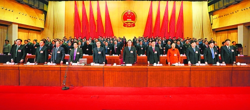 4月2日上午，河南省第十二屆人民代表大會第二次會議在莊嚴(yán)的國歌聲中閉幕。記者 郭宇 董亮 攝