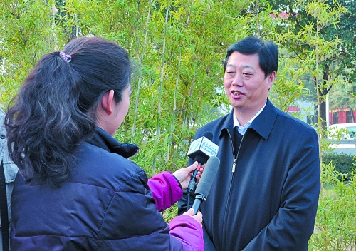 十八大代表、南陽市委書記李文慧談學習十八大精神體會