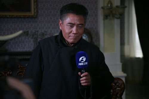 陳寶國(guó)接受河南衛(wèi)視專(zhuān)訪。
