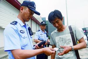 首都專(zhuān)職武裝巡邏力量：配長(zhǎng)槍防暴盾