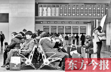 昨日，受天氣影響，多趟途經(jīng)和到達(dá)鄭州的高鐵晚點(diǎn)