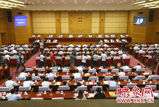 7月29日下午，河南省十二屆人大常委會(huì)第九次會(huì)議召開關(guān)于職業(yè)教育專題詢問(wèn)會(huì)。