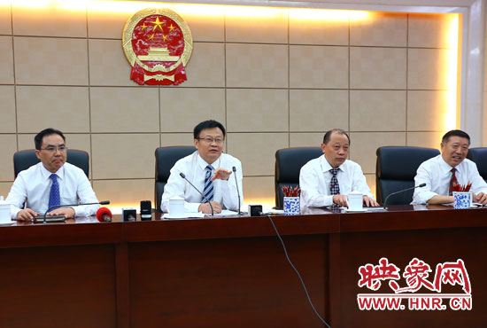 專題詢問(wèn)會(huì)結(jié)束后，省人大組織召開記者提問(wèn)會(huì)。