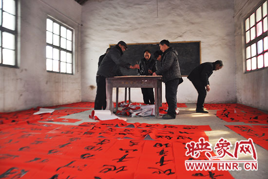 目前已經(jīng)書寫了超過一萬幅春聯(lián)。