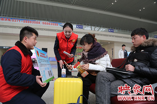 邀請旅客掃二維碼參加活動。