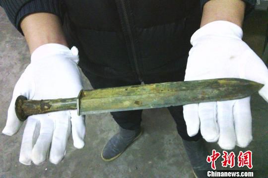 河南發(fā)掘戰(zhàn)國至東漢墓葬群 出土罕見青銅劍、戈（圖）