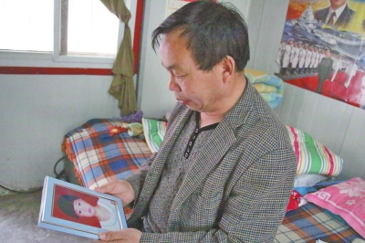 　每次想起自己3歲小孫女的無辜離世，老高都深深地悔恨自己交友不慎