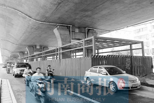 建設(shè)中的隴海路快速公交站臺，這條線路或取名B5