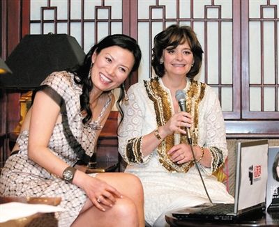 英國《每日郵報》刊發(fā)了一張鄧文迪曾幫助布萊爾夫人在中國推銷其自傳的圖片。