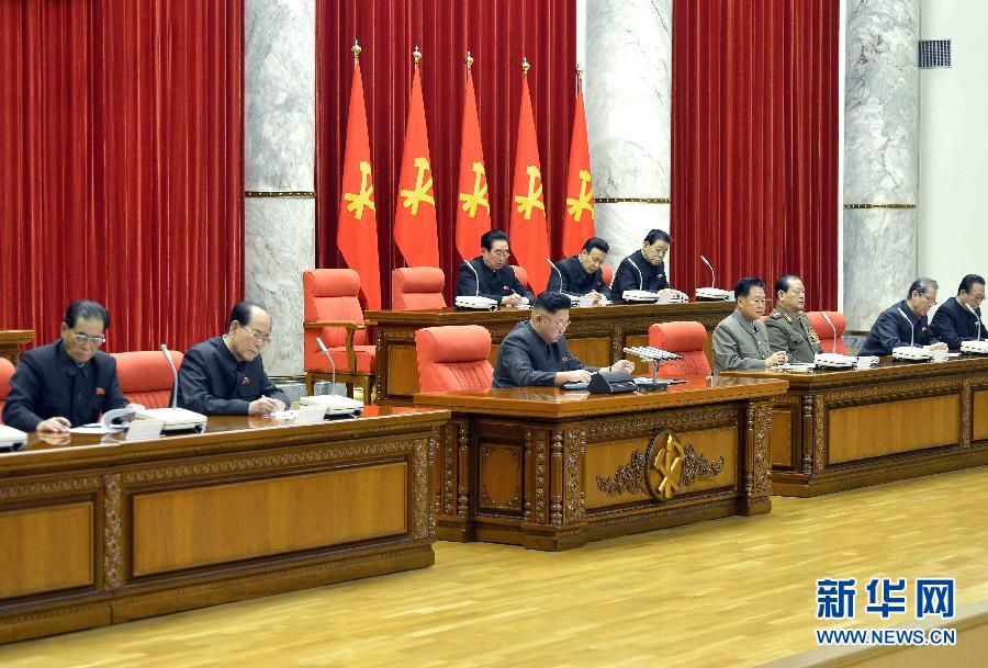 12月8日，在朝鮮平壤，朝鮮勞動(dòng)黨第一書記金正恩（前排中）出席并指導(dǎo)朝鮮勞動(dòng)黨中央政治局?jǐn)U大會(huì)議。