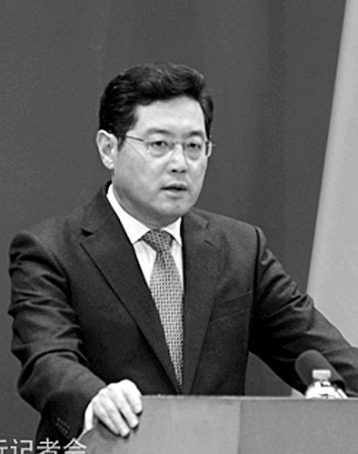 23日，秦剛在外交部例行記者會(huì)上。