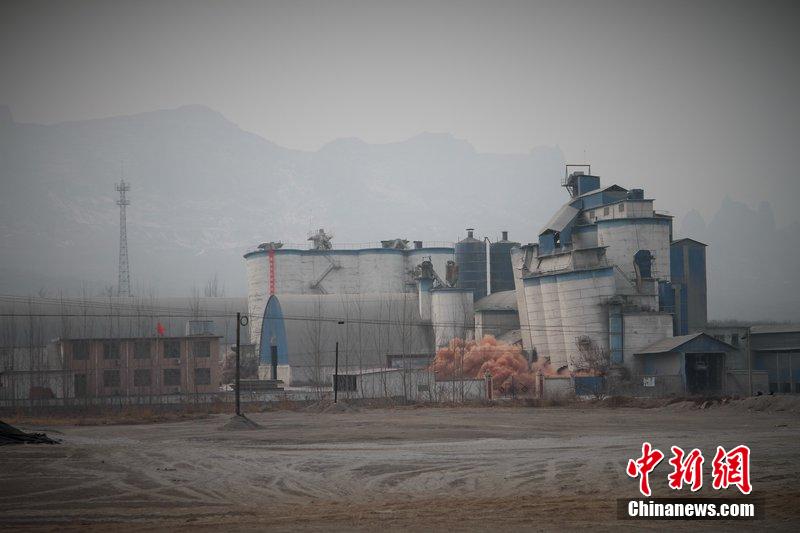 　2014年2月17日，石家莊市再次啟動(dòng)壓減水泥過剩產(chǎn)能、治理大氣污染水泥企業(yè)集中爆破拆除行動(dòng)。