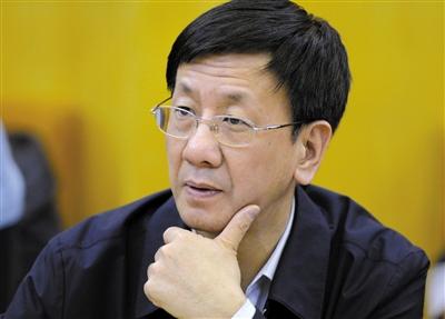 昨日，最高檢檢察長(zhǎng)曹建明在遼寧團(tuán)參加“兩高”報(bào)告分組審議。記者 陳杰 攝