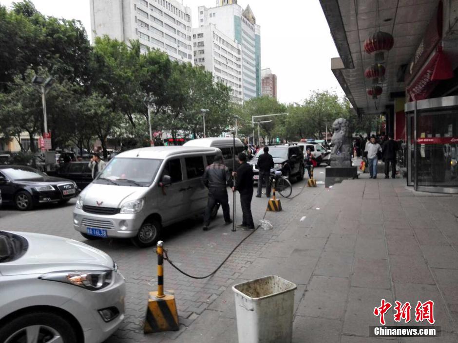 自治區(qū)和烏魯木齊市有關部門迅速處置，傷員已全部送往醫(yī)院救治。