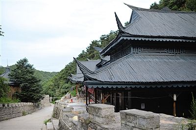 　7月9日，密云水庫(kù)附近隸屬于某單位的栗林度假山莊，建筑風(fēng)格古色古香