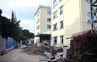 　該山莊目前正在建四星級(jí)賓館。新京報(bào)記者 吳江 攝