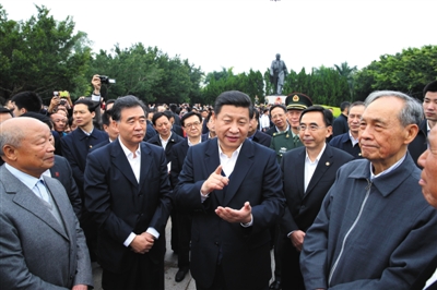 2012年12月11日，習(xí)近平任總書記后，首次出京考察選擇廣東，在深圳蓮花山向鄧小平像敬獻(xiàn)花籃，強(qiáng)調(diào)