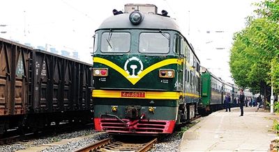 綠皮車 較早的老式火車，客車車廂以綠色為主