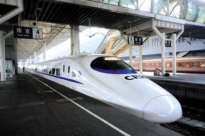 　白皮車 動車，高鐵基本全白色