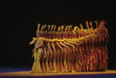 在歡迎晚宴上，上演經(jīng)典節(jié)目千手觀音。新華社發(fā)
