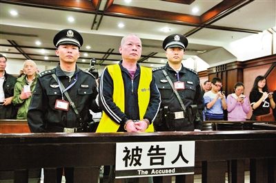 　昨日，廣州白云農(nóng)工商聯(lián)合公司原總經(jīng)理張新華被法院一審判處死刑?！稄V州日報(bào)》供圖