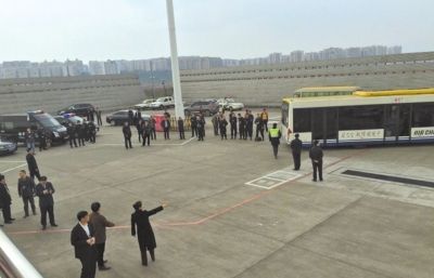 重慶機(jī)場警方到場處置。