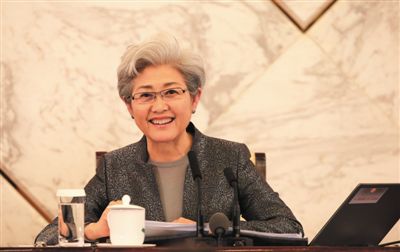 3月4日，十二屆全國人大三次會議在人民大會堂舉行新聞發(fā)布會，大會發(fā)言人傅瑩回答中外記者的提問。