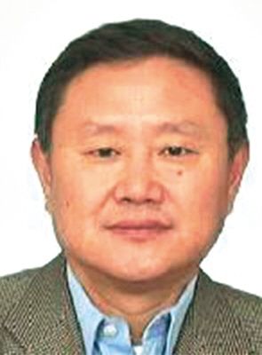 胡奉憲 現(xiàn)年60歲，外逃前任四川韻律實(shí)業(yè)發(fā)展公司總經(jīng)理、董事長(zhǎng)，2009年11月逃往美國(guó)或澳大利亞。