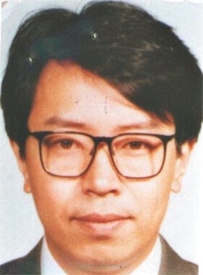 姚耿 現(xiàn)年53歲，外逃前任云南省五礦化工進(jìn)出口（集團(tuán)）公司上海浦東分公司經(jīng)理