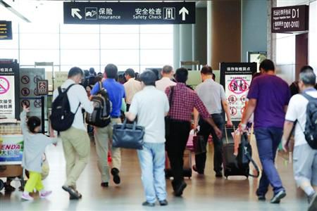 近期乘飛機(jī)應(yīng)留足更多的時(shí)間以免誤機(jī)。/晨報(bào)記者 殷立勤