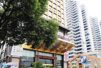衡陽官員趙安民與之保持聯(lián)系，并邀約女子在這家酒店房間見面。