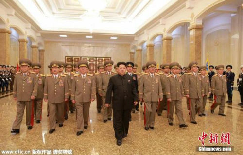 資料圖：朝鮮最高領(lǐng)導(dǎo)人金正恩此前參謁錦繡山太陽宮的情景。