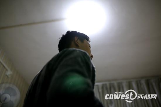2013年2月份，17歲的林波在陜西省疾控中心拿到HIV確診報告。
