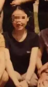 吳老師教音樂，已在該校工作十幾年。