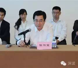 在天津紀(jì)委對(duì)王富強(qiáng)的通報(bào)中指出，王富強(qiáng)從“聽黨的話，永遠(yuǎn)跟黨走，做讓黨放心的人”這一初心出發(fā)，吃過苦、流過汗，曾為天津港保稅區(qū)的建設(shè)和發(fā)展、為天津市招商引資工作作出過貢獻(xiàn)。貢獻(xiàn)被認(rèn)可、贊譽(yù)，其驕傲自滿情緒漸生，覺得