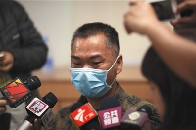 昨日，深圳，羅一笑的父親羅爾接受媒體采訪。圖/視覺中國