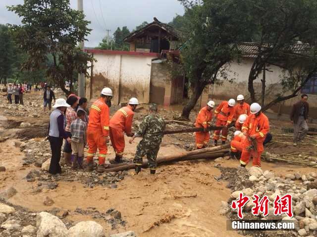 7月28日,云南省保山市隆陽區(qū)瓦房鄉(xiāng)喜坪村上坪小組發(fā)生山洪災(zāi)害,造成3戶人家9人被沖走。