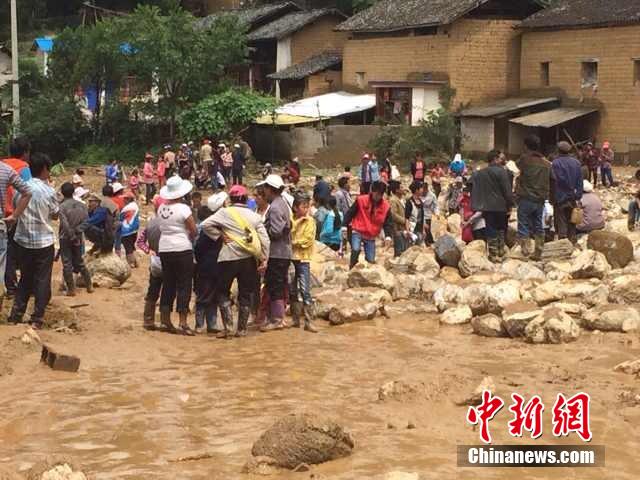 7月28日,云南省保山市隆陽區(qū)瓦房鄉(xiāng)喜坪村上坪小組發(fā)生山洪災(zāi)害,造成3戶人家9人被沖走。